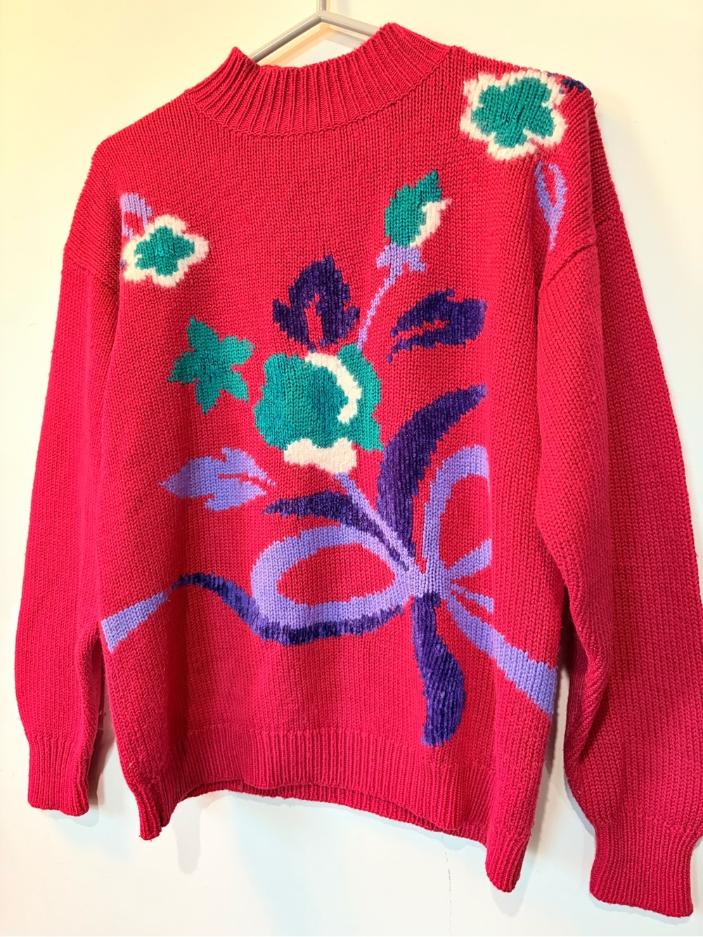 Super cute vintage women’s knit sweater
